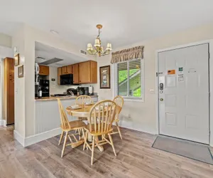 Photo 3 - Mountain Views Sleeps 6 Heated Pool Hot Tub