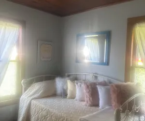 Photo 4 - Mama Jeans Pillowville Home