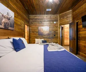 Photo 5 - Cabin Vibe - Bunkroom - 3 King - Firepit - Shuffleboard