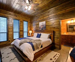 Photo 3 - Cabin Vibe - Bunkroom - 3 King - Firepit - Shuffleboard
