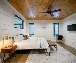 Photo 3 - Quiet/private Cabin - Couples/family - Ideal Location