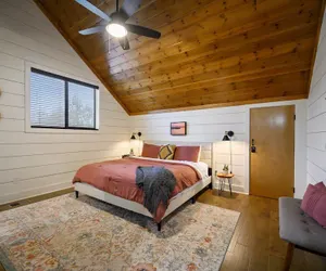 Photo 5 - Quiet/private Cabin - Couples/family - Ideal Location