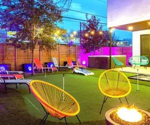Photo 2 - Hot Tub Club - 6min Walk To Rainey St