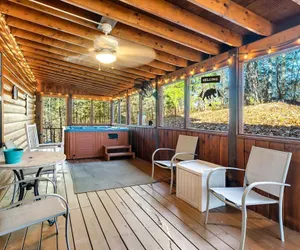 Photo 5 - Stunning Cabin w Hot Tub Pool Table Arcades
