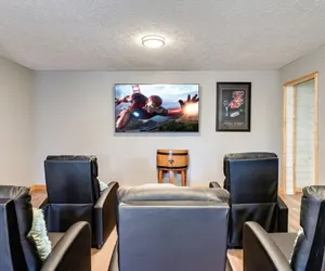 Photo 3 - Stunning Cabin w Hot Tub Pool Table Arcades