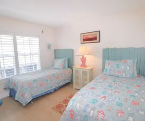 Photo 4 - Colony Beach Club 105