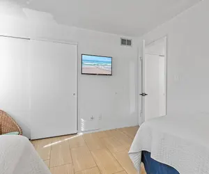 Photo 4 - Colony Beach Club 121
