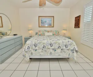 Photo 2 - Colony Beach Club 132
