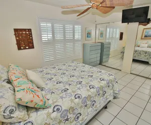 Photo 3 - Colony Beach Club 132