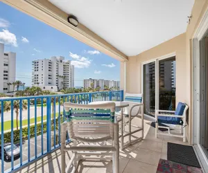 Photo 2 - Oceanwalk 12-404