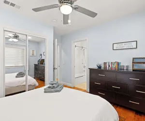 Photo 5 - Luxury Estate With Sparkling Pool & Elegant Amenities