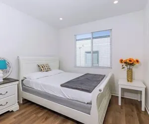 Photo 2 - Private Room With Shared Bathroom