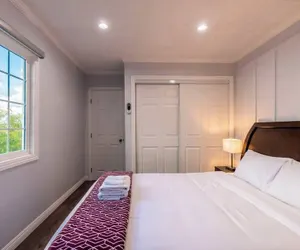 Photo 4 - Stunning LA Luxury Retreat: Ideal for Work or Play