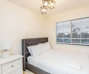 Photo 4 - Not Affected by the Fire/elegant Pasadena Retreat Prime Comfort Awaits