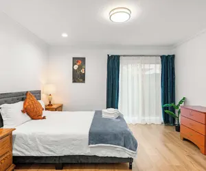 Photo 2 - Comfy Retreat With Yard & Cozy Interiors