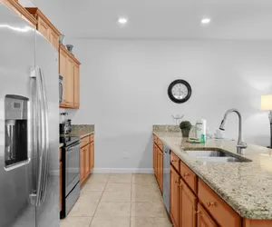 Photo 5 - Amazing 4bdr Near Parks w Pool