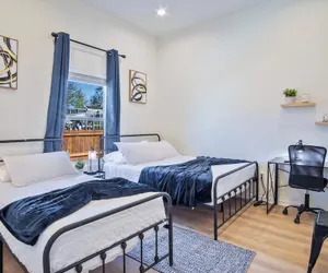 Photo 3 - Stylish 3br/2ba Urban Retreat Near Lively Downtown