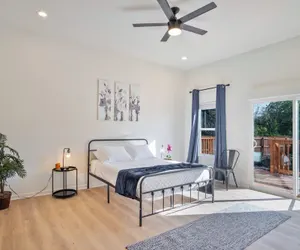 Photo 5 - Stylish 3br/2ba Urban Retreat Near Lively Downtown
