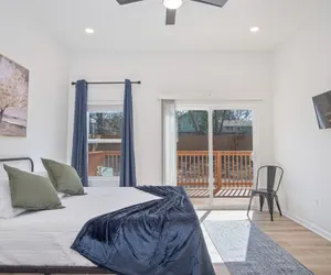 Photo 5 - Feel, Chill and Enjoy 4br/3ba Near Fun Riverwalk!