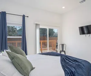 Photo 2 - Feel, Chill and Enjoy 4br/3ba Near Fun Riverwalk!