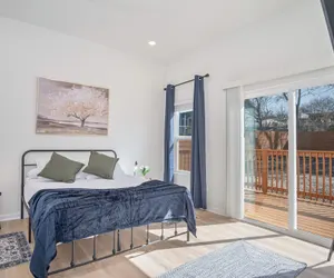Photo 3 - Feel, Chill and Enjoy 4br/3ba Near Fun Riverwalk!