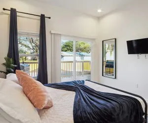 Photo 3 - Blissful 5br/3ba Haven Near Riverwalk & Downtown!
