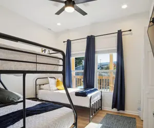 Photo 4 - Blissful 5br/3ba Haven Near Riverwalk & Downtown!