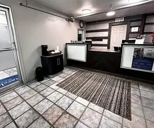 Photo 3 - Studio City Suites, A Travelodge By Wyndham
