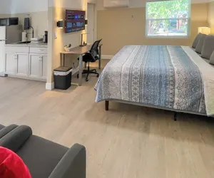 Photo 2 - TriLuxe Inn & Studios