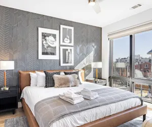 Photo 5 - Prime Walkable Midtown Location, Pool, Gym Outlaw's Den by Avantstay