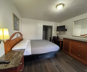 Photo 5 - Royal Inn
