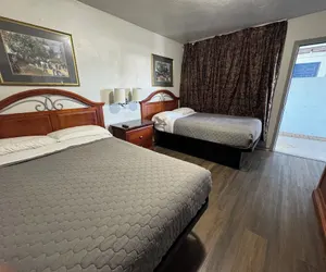 Photo 4 - Royal Inn