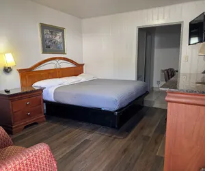 Photo 3 - Royal Inn