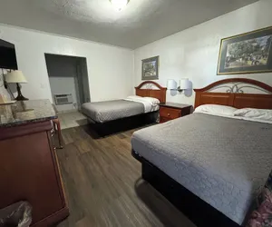 Photo 2 - Royal Inn