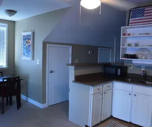 Photo 5 - Charming Apartment With Lake Views: Wifi & Privacy