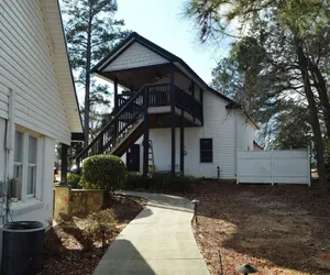 Photo 4 - Luxury Lakefront 4br: Hot Tub, Game Room & Wi-fi