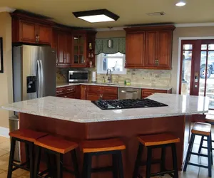 Photo 5 - Luxury Lakefront 4br: Hot Tub, Game Room & Wi-fi