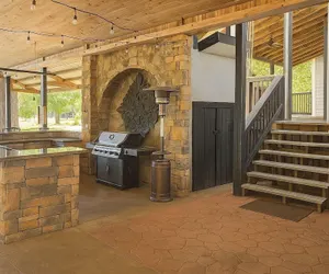 Photo 3 - Luxury Lakefront 4br: Jacuzzi, Game Room & Wi-fi