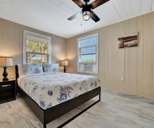 Photo 4 - Stones Throw Beachfront Luxury Suites