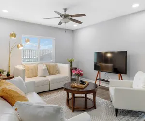 Photo 2 - Pool, Hot Tub & Outdoor Lounge Near Beaches, Balboa Park & Downtown Leyla