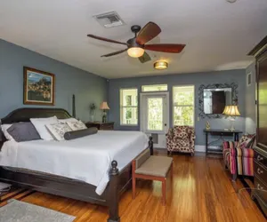 Photo 4 - Oakland Manor House