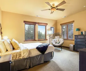 Photo 5 - Star Haven Retreat 5 BDR Stunner!