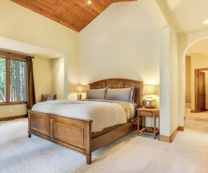 Photo 4 - Star Haven Retreat 5 BDR Stunner!