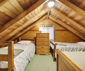 Photo 4 - Cozy Lake Cabin 3 with Boatdock
