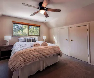 Photo 5 - Charming Cherokee Cabin Secluded Stay for 6 Just 10 Minutes to Tahoe!