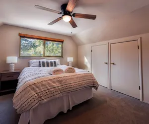Photo 4 - Charming Cherokee Cabin Secluded Stay for 6 Just 10 Minutes to Tahoe!