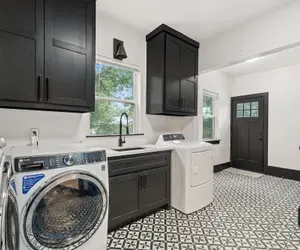 Photo 3 - 6BR Retreat Comfort Convenience Kitchen 16