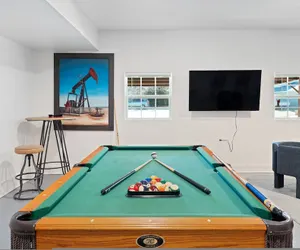 Photo 4 - Spacious Lakefront View With Hot Tub and Pool NH