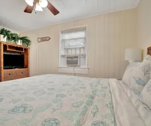 Photo 4 - Stones Throw Beachside Bungalow 2 AT THE Beach