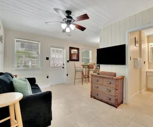Photo 2 - Stones Throw Beachside Bungalow 2 AT THE Beach